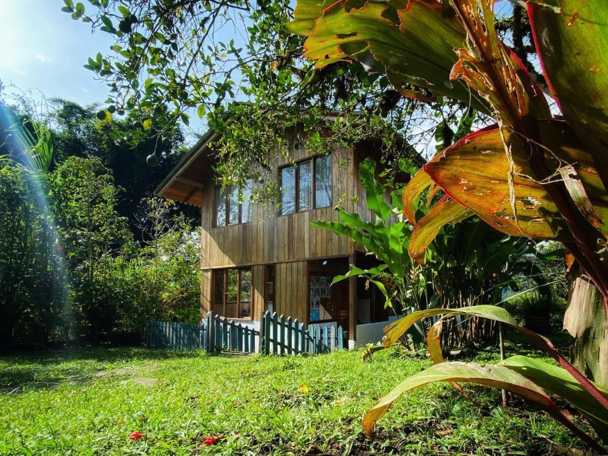 Inti Mindo Hostel Экстерьер фото